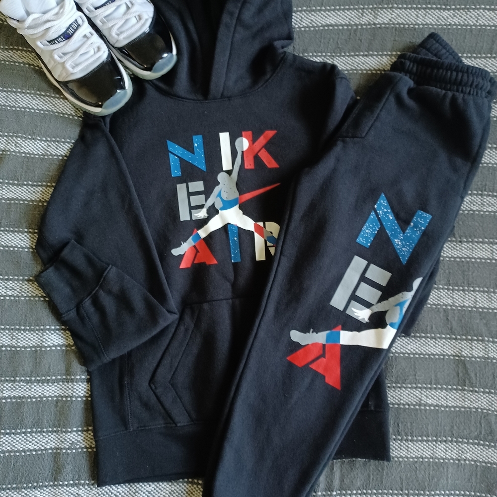 Boys Jordan Sweatsuit